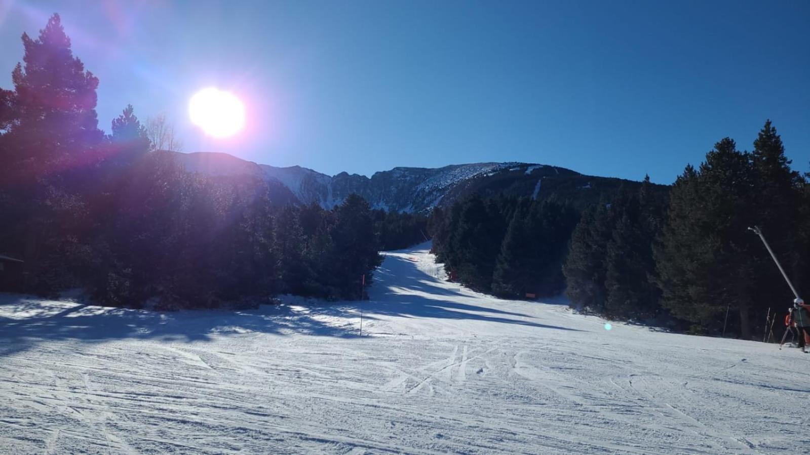 Decouverte De La Vallee D'Eyne Et Des Bains De Llo エクステリア 写真
